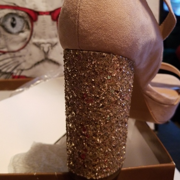 Heels - Picture 2 of 4